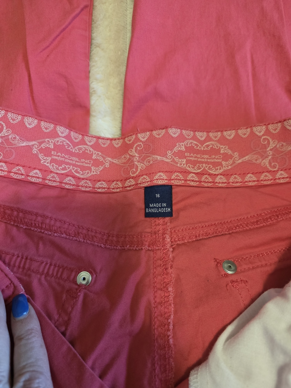 Bandolino Hot Pink Capris - Picture 6 of 10